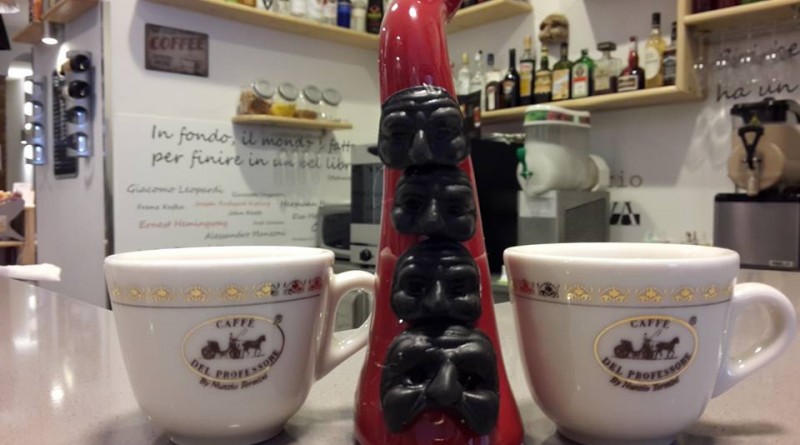 foto corno con Pulcinella