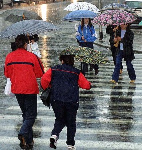 MALTEMPO IN CITTA'
PHOTO MAGNI THOMAS PER SIG. COLOMBO 06-06-02