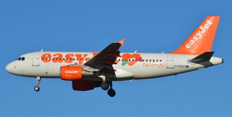 Copia di easyJet_livrea_Napoli