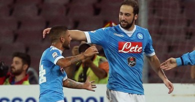 Marek Hamsik of Napoli competes for the ball with Stefano Mauri of Lazio during the Serie A match between SSC Napoli and SS Lazio  at Stadio San Paolo on September 20, 2015 in Naples, Italy.