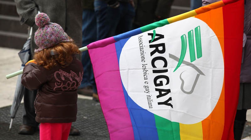 ©Lapresse
24/01/2009 Brescia ,piazza Vittoria 
Cronaca
Manifestazione Arcigay a Brescia
non guarirete mai " manifestazione nazionale promossa  dall'Arcigay e da alcune formazioni della sinistra per protestare contro il corso per "guarire" i gay organizzato dal gruppo Lot in città
Nella foto: bambina presente alla manifestazione