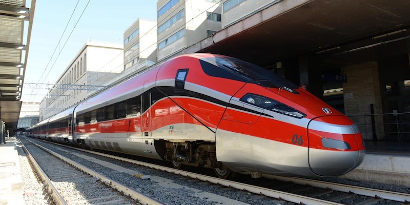 Il nuovo Frecciarossa 1000 di Ferrovie dello Stato in occasione del viaggio in anteprima del nuovo super treno costruito da Ansaldo Breda e Bombardier alla stazione Centrale di Milano, 5 giugno 2015.
ANSA/ UFFICIO STAMPA 
++HO - NO SALES EDITORIAL USE ONLY++