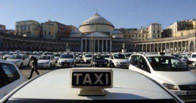 prtoesta taxi a piazza del plebiscito