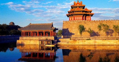 紫禁城的角楼，中国北京 (Corner Tower of Forbidden City in Beijing, China)