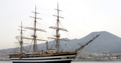 amerigo-vespucci-napoli-lungomare