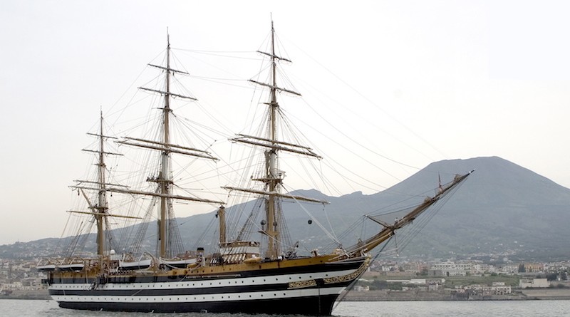 amerigo-vespucci-napoli-lungomare