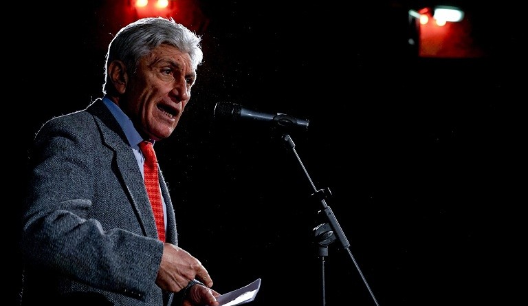 Antonio Bassolino mentre parla ad un incontro nel teatro Bolivar del quartiere Materdei a Napoli , alla vigilia delle primarie  del centrosinisra per l'elezione del sindaco 5 marzo  2016.
ANSA / CIRO FUSCO