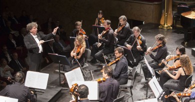 INAUGURAZIONE STAGIONE SINFONICA 2014/2015
Direttore: Gabriele Ferro - Orchestra del Teatro di San Carlo
Mezzosoprano: Teresa Iervolino, Tenore: Mark Milhofer, Basso: Ugo Guagliardo
Programma
Igor' Stravinskij,  Pulcinella,Balletto per orchestra e voci soliste
Marco Betta, Cieli notturni, Sinfonia-diario per orchestra (prima esecuzione assoluta)
Igor' Stravinskij,  L’uccello di fuoco, Suite dal balletto (versione 1919)
Teatro di San Carlo
sabato 18 ottobre 2014, ore 20.30 (Turno S)
domenica 19 ottobre 2014, ore 18.00 (Turno P)