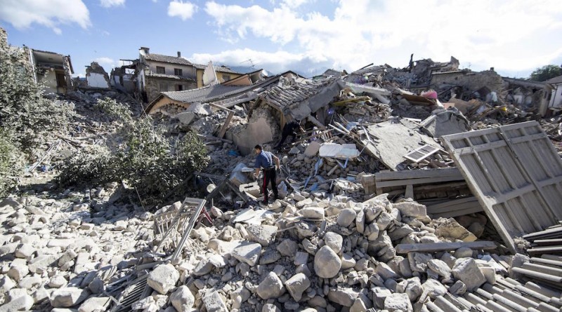 Amatrice, 24 agosto 2016
(ANSA/ MASSIMO PERCOSSI)