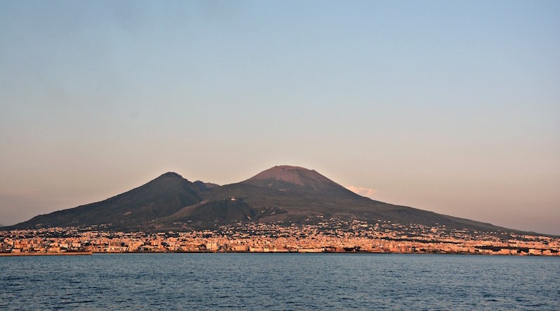 Vesuvio_da_mare_2