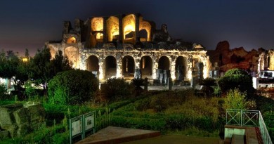 Lo scenario notturno dell'Anfiteatro Campano