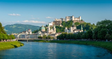 Sehenswürdigkeiten Salzburg, Blick vom Müllnersteg auf die Festung Hohensalzburg und auf die Salzburger Altstadt