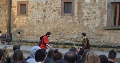 Franco Nappi in unoi dei proverbiali duelli di Romeo e Giulietta