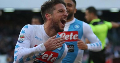 Napoli's Dries Mertens jubilates after scoring the goal during the Italian Serie A soccer match SSC Napoli vs Torino FC at San Paolo stadium in Naples, Italy, 18 December 2016.
ANSA/CESARE ABBATE