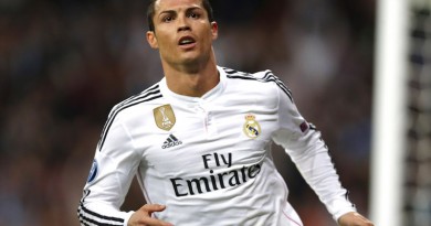 Real Madrid's Cristiano Ronaldo celebrates scoring 2-2 during a Champions League soccer match round of 16 second leg, between Real Madrid and Schalke 04 at Santiago Bernabeu stadium, in Madrid, Spain, Tuesday, March 10, 2015. (AP Photo/Daniel Ochoa de Olza)