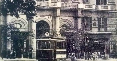 Vomero, piazza Vanvitelli con tram n. 7