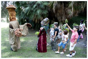 Il popolo del bosco - spettacolo itinerante per l'infanzia di G. Facciolo - Real Orto Botanico di Napoli Produzione "I Teatrini"