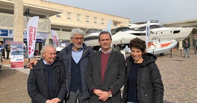 da sx Gennaro Amato (ANRC), Giuseppe Oliviero (MdO), il sindaco de Magistris, Donatella Chiodo (MdO)