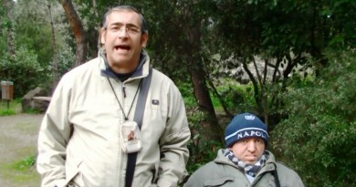 Gennaro Savio e Peppe Varchetta nella pineta Mirtina in quello che diventerà il Largo Peppe Varchetta