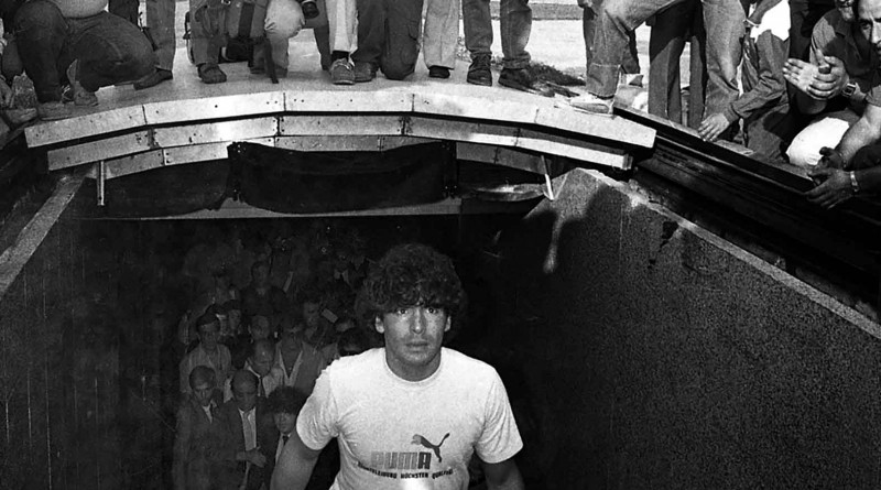 5 luglio 1984 - IL SALUTO DEL SAN PAOLO DI NAPOLI A DIEGO ARMANDO MARADONA
 ARCHIVIO NEWFOTOSUD