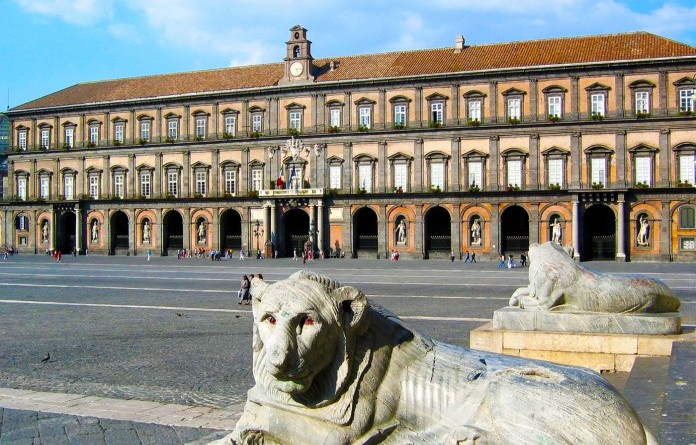 palazzo-reale-napoli-696x527