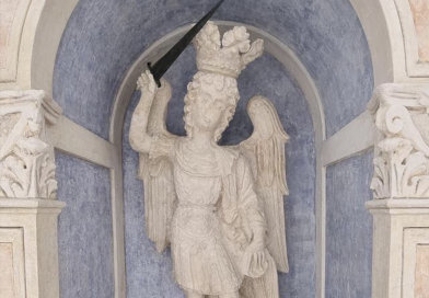 La statua di San Michele torna nell’Abbazia