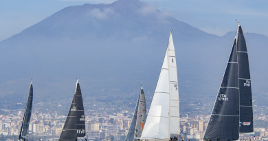 Nel golfo di Napoli lo spettacolo della vela