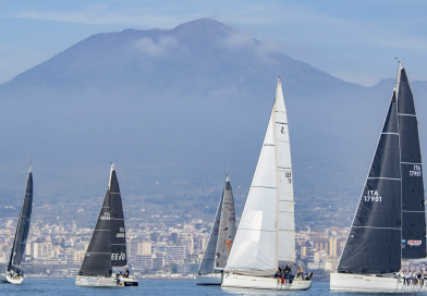 Nel golfo di Napoli lo spettacolo della vela